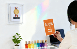 学びを認める金メダルを表すゴールドのインフィニティカード